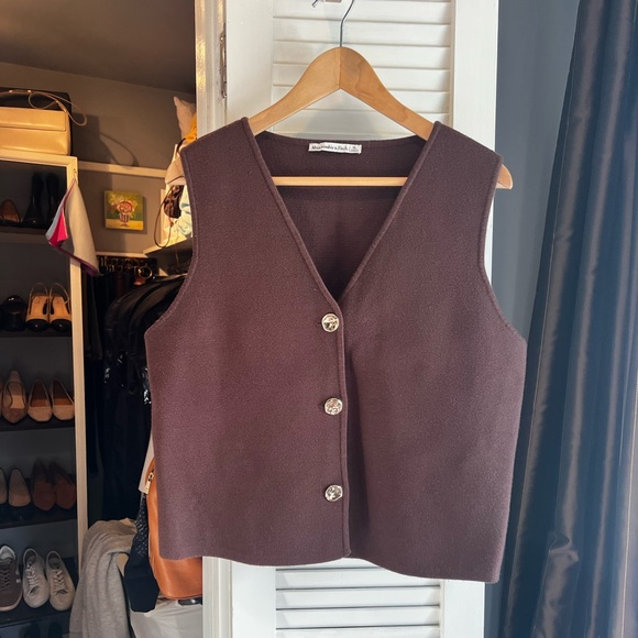 Abercrombie & Fitch LuxeLoft V-Neck Dark Brown Knit Sweater Vest - Picture 8 of 11